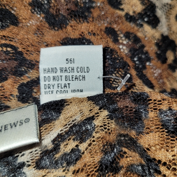 COPY - Newport News Small Leopard/Cheetah Print Tie Front/Drape Front Mesh Card… - Picture 6 of 13